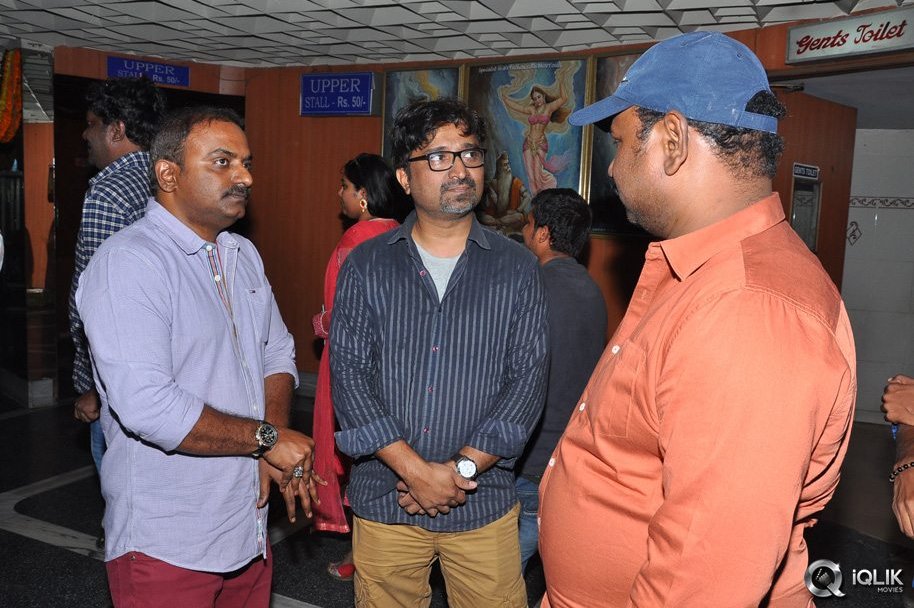 Bandipotu-Movie-Hungama-at-Sandhya-Theatre